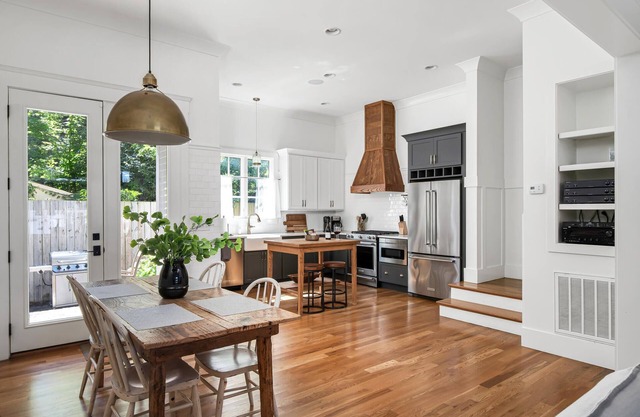 NEW Franklin Farmhouse in heart of downtown! Steps from shops & restaurants!