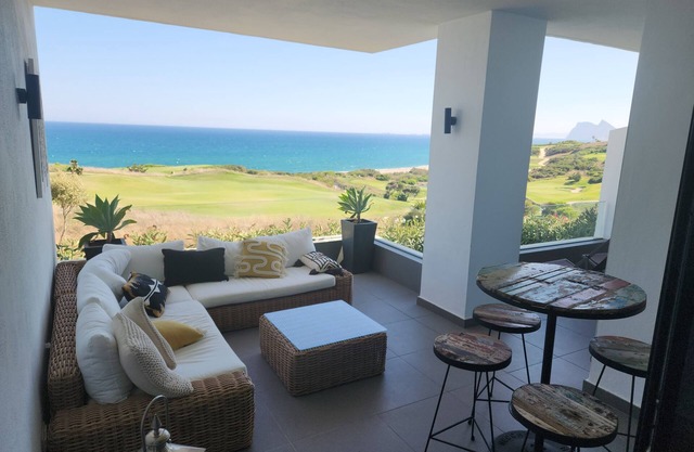 New front line beach/Golf with views of Gibraltar and Africa.
