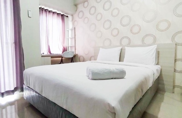 New Furnished & Modern @ Studio Tamansari Mahogany Karawang Apartment By Travelio