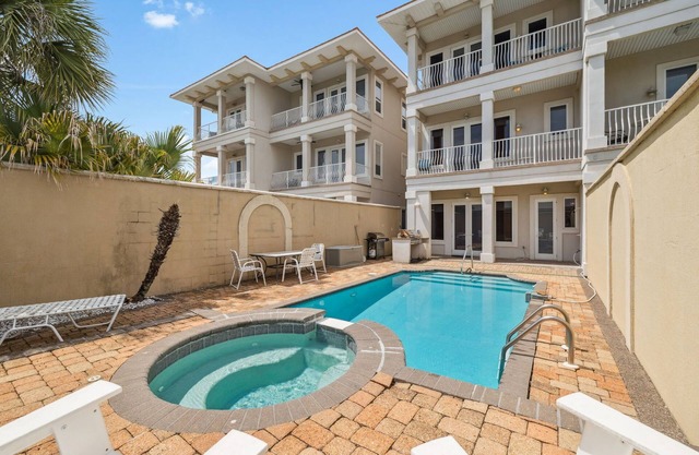 New - Gulf Front - Heated Pool - Hot Tub - 53 steps to beach - Waves of Paradise