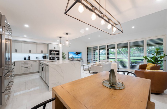 New Home on PGA National Golf Course with Private Hot Tub by Guaranteed Rental™