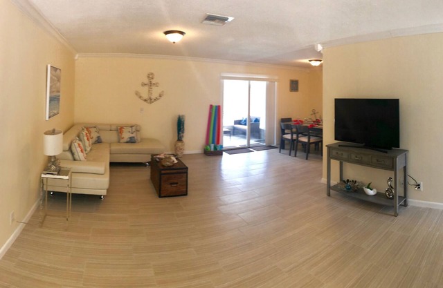 *NEW*HOME WITH POOL * PALM BEACH VACATION HOME 🏡