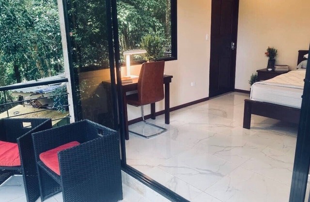 New hotel in beautiful Manuel Antonio with AC