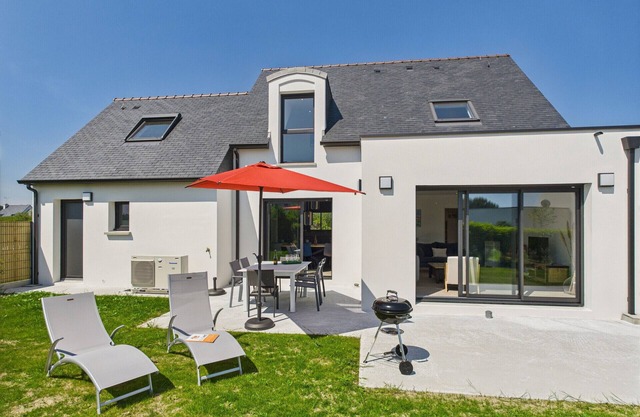 New house 600m from the beach for 8