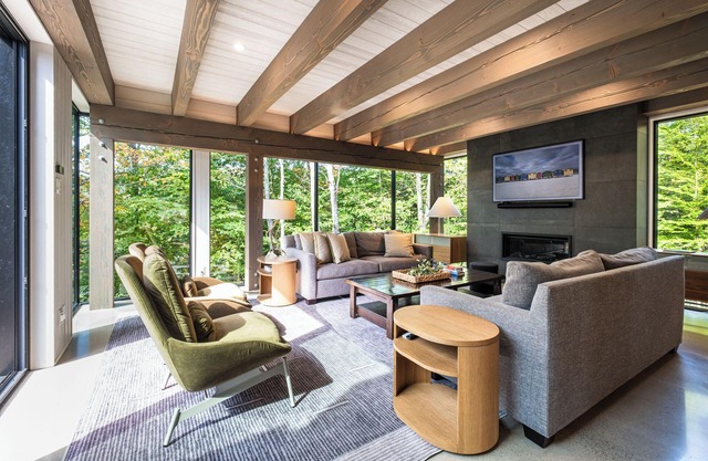 NEW! Lagom Tyst Chalet | 7 Bedroom | Hot Tub | Near Resort | Tremblant Living