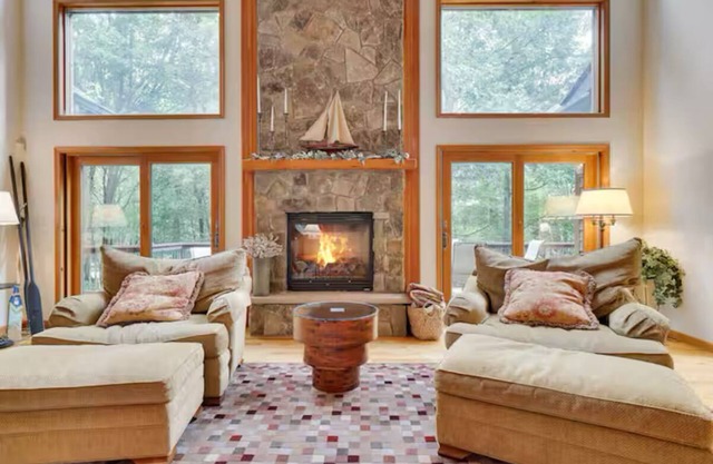 NEW! Lake Front with Gameroom! Indoor and Outdoor Fireplaces!