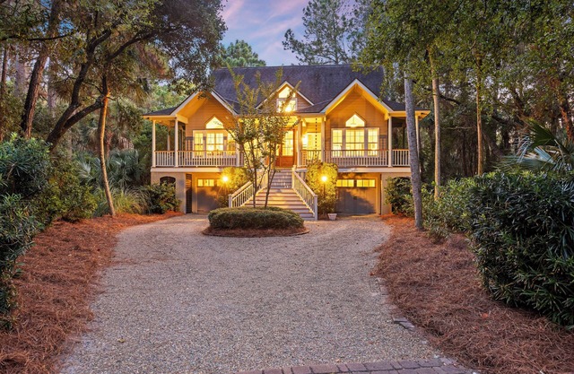 New Listing! Beautiful 3BR Kiawah Home! Dog Friendly!