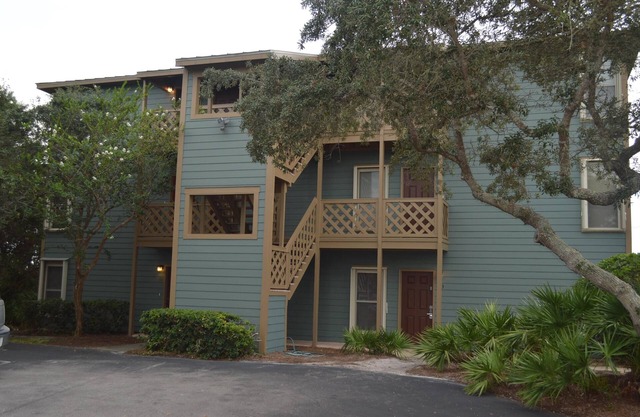 New Listing!! Cozy 1 bedroom condo in quiet setting on the second floor!!
