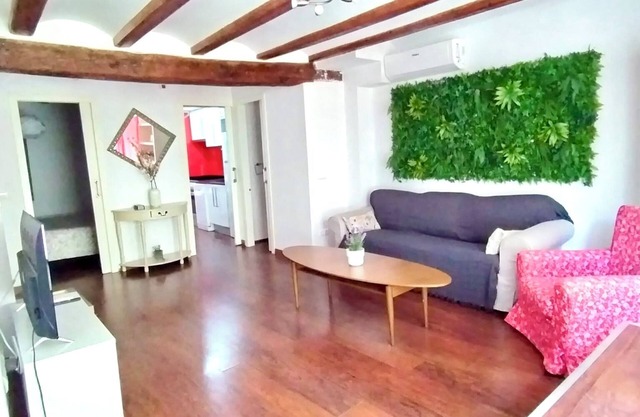 NEW Listing. Cozy apartment with Terrace in the Historical Downtown Valencia