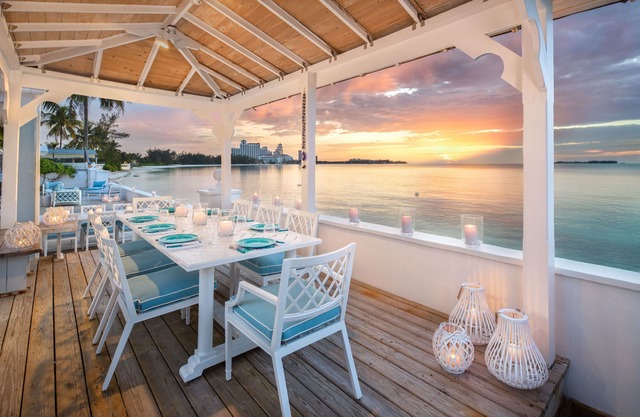 NEW LISTING - HOUSE BY THE BEACH - 6 BDR