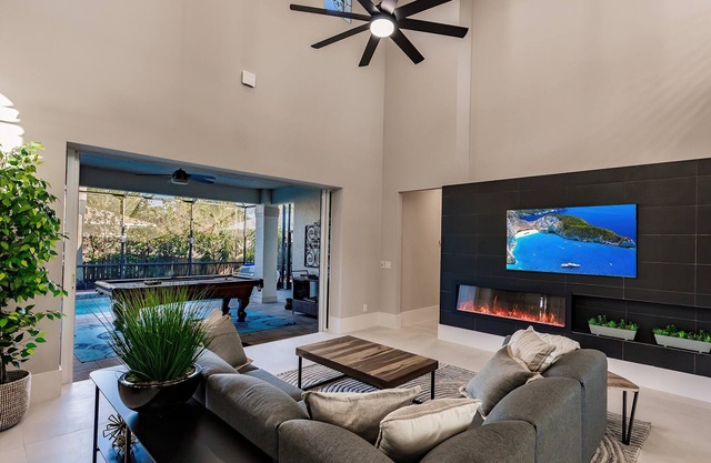 New Listing, Summer Sale! - Vanderbilt Escape - Luxury Home with Canal Views - Pool Table