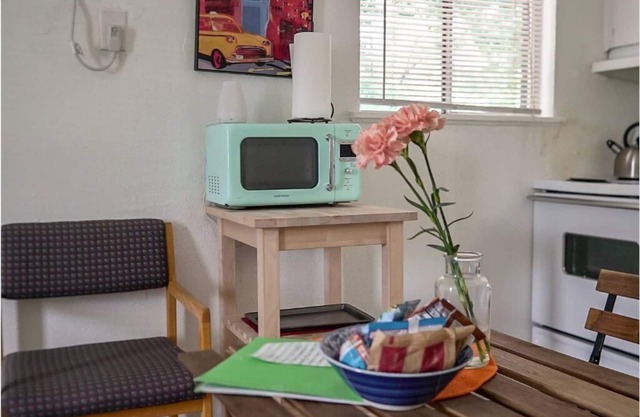 New Listing! Thrifty & functional studio near AUS and downtown