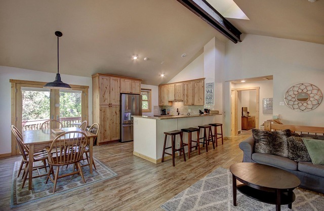 New Listing! Travelers Retreat! Close to Town and the Slopes! On the bus Route!