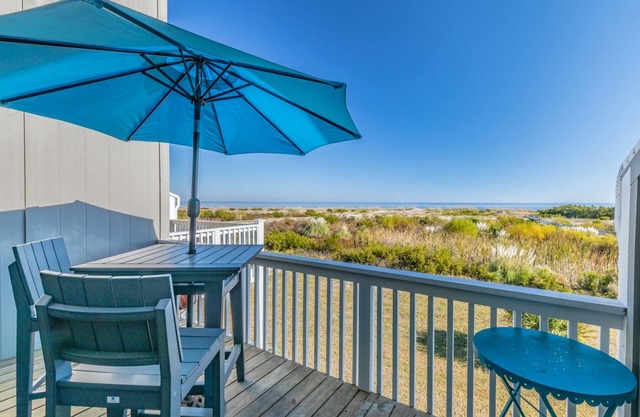 NEW LISTING - Renovated Ocean Front Harbor Island Villa