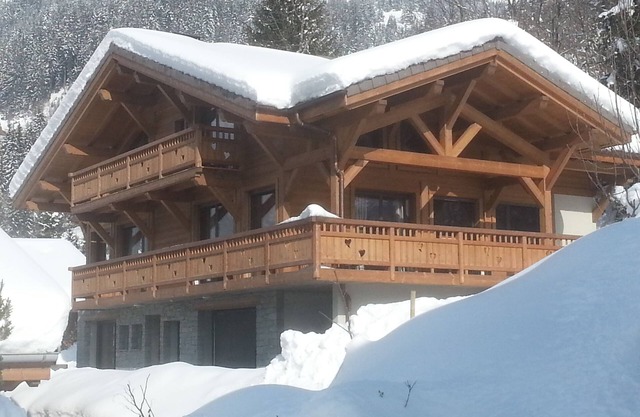 New luxury cottage, sauna and spa 3 minutes from Châtel 74390