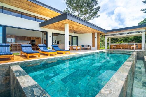 New! Luxury-4 Suites-private Pool-ocean Views