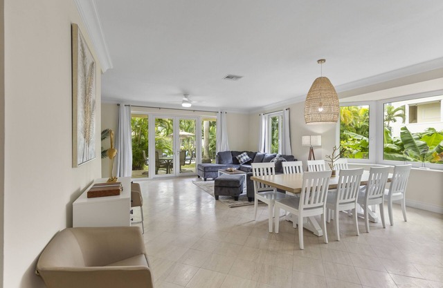 NEW Luxury, 4BDR, Paradise Island, Steps from Atlantis, Pool