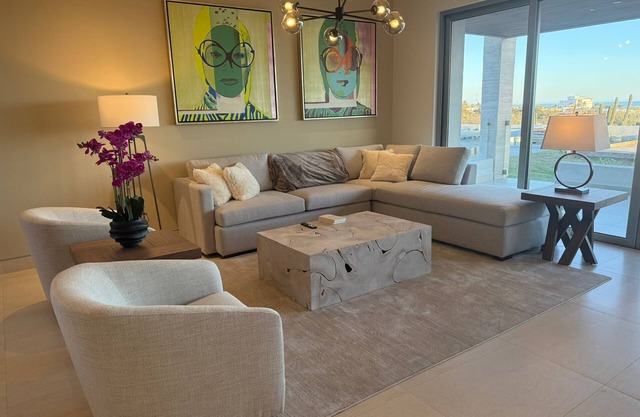 NEW Luxury Condo in Cabo w/pool access & firetable. 5 minutes from downtown
