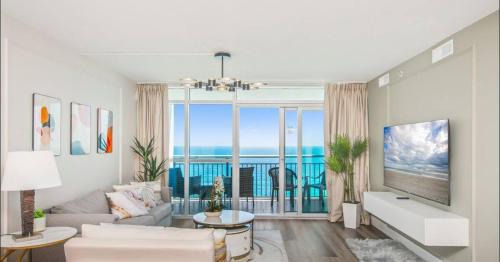 New Luxury Oceanfront 2BR Condo with Relaxing Ambiance
