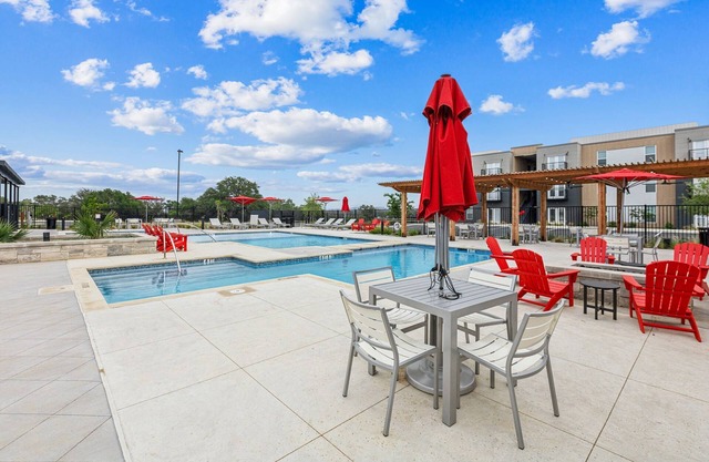 New Luxury Pool Home, Mins To Hospitals, Gym, Amazing Amenities