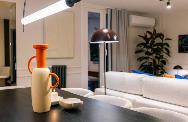 New, Luxury, quiet, 4 en-suite bedrooms + balcons near Gran Via, private patio