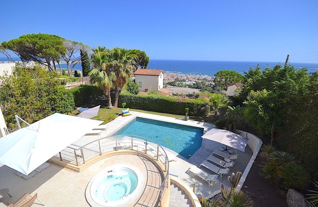 NEW! Magnificent Villa with Panoramic Sea View/Pool/Jacuzzi/10 People