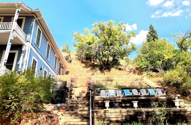 NEW! @ Manitou Incline~ Pikes Peak Cog Railway~ Barr Trail~ New Therapy Hot Tub!
