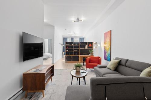 New Modern 2bdr Apartment in Little Italy