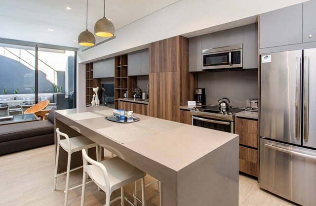 New Modern Condo in the heart of the Marina