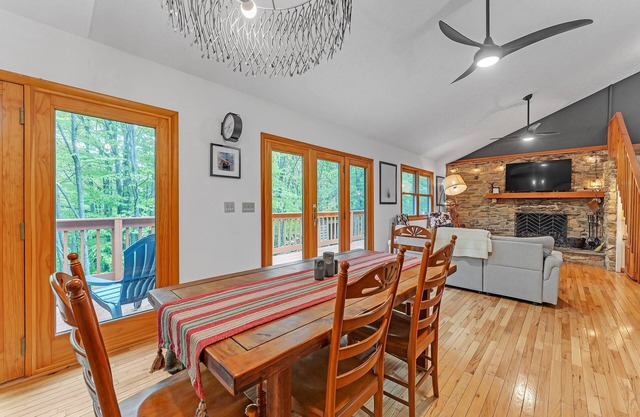NEW! Modern Mountain Retreat Near Dolly Sods & Skiing