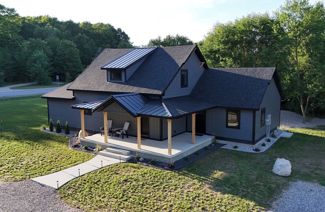 NEW Modern Retreat Near Crystal Mtn, Lake MI, Sleeping Bear Dunes & More!