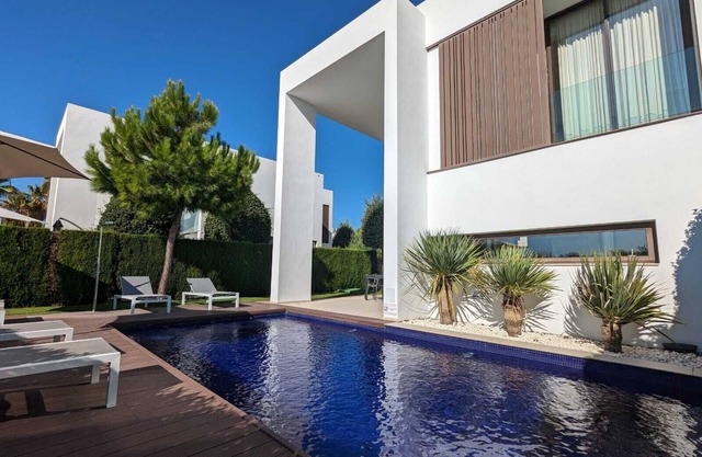 New Modern Villa in Moraira Walking Distance to Restaurants & the Sea