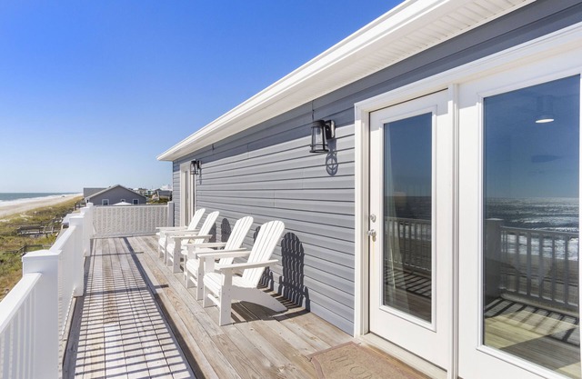 New Oceanfront 4BR, 4.5B home with stunning views and spacious decks