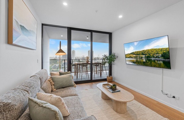 NEW Pet-Friendly Riverview Stay + Parking