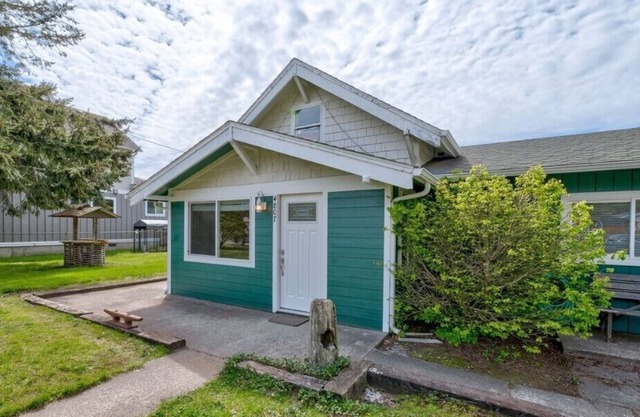 NEW! Pets OK, Fenced Yard, Close to Town (SVBHouse)