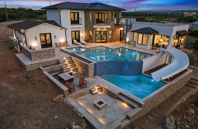*New PK SLIDE* 5 bed, 6 bath home with pool/hot tub. Hell's Gate View!