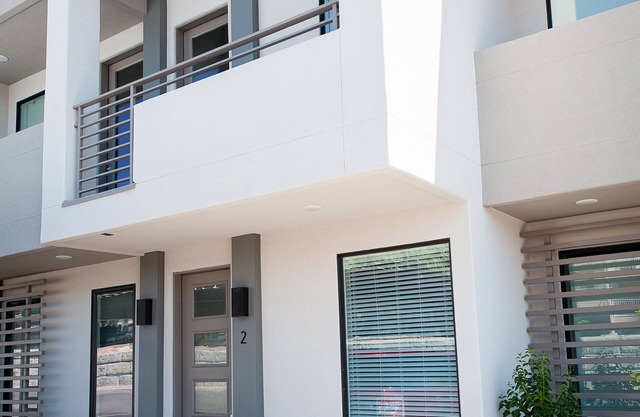New poolside Luxury townhouse in The Lofts