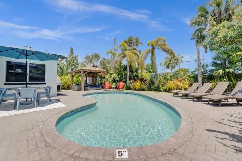 NEW! Private Oasis with Heated Pool Minutes to Wilton Dr and the Beach