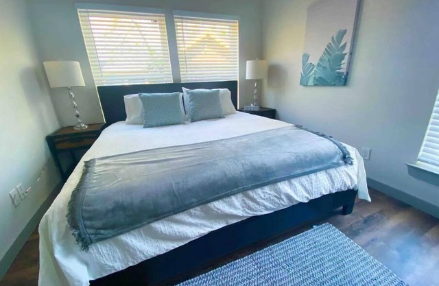 NEW Remodeled Apt Lower Greenville | Free Coffee