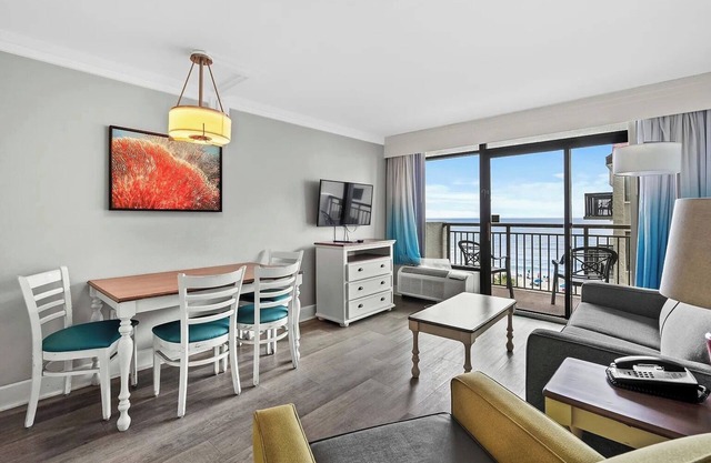 New Remodeled, Grand Cayman 662, Nice Decor,Pools!