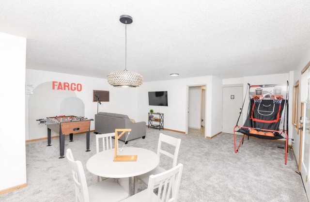 NEW Remodeled Townhome Close to Downtown