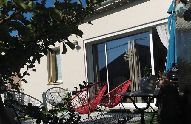 New single-storey house in village center