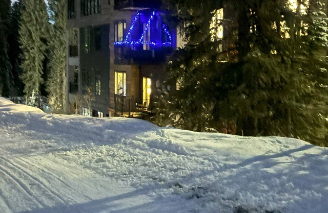 New Ski In/Out Condo w/Balcony & Hot Tub- short walk/ski to the Village Resort!