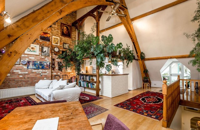 NEW Superb 3 Bedroom Flat Close to City of London!