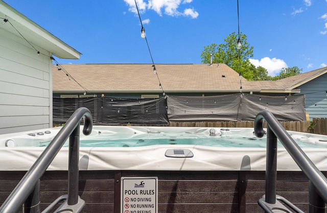 New ★ Swim Spa ★ Covered Patio w/BBQ ★ Foosball