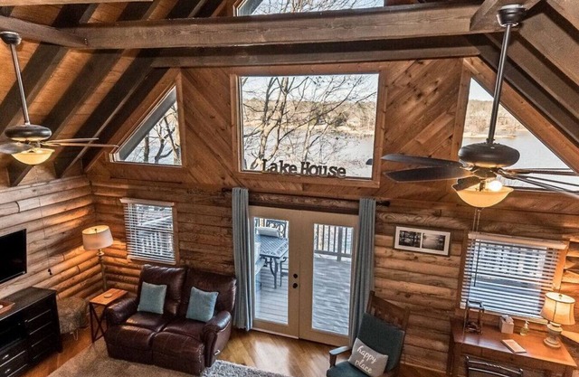 New! The Lake House - Cabin with Hot Tub