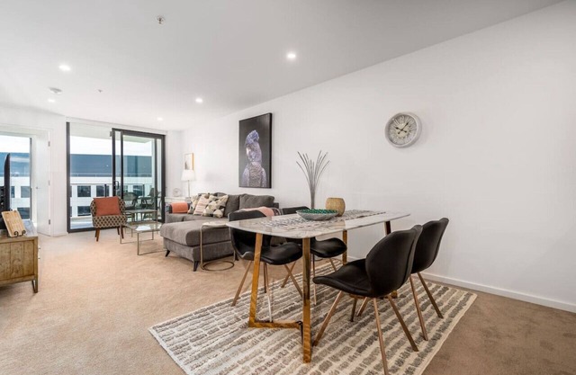New to VRBO: Lovely 2BR Apartment w/free parking on premises