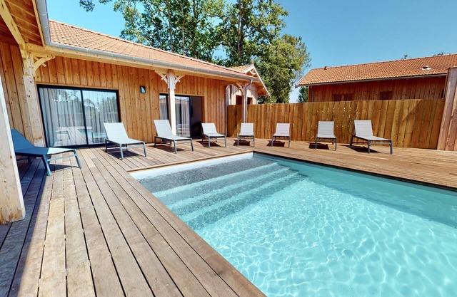 New villa with air conditioning and heated pool