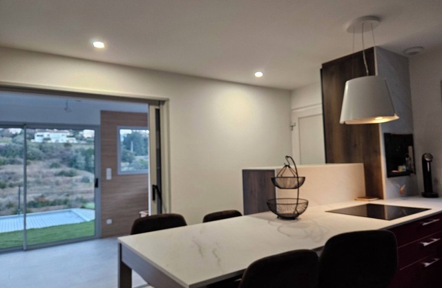 New villa with pool and spa, Aubenas