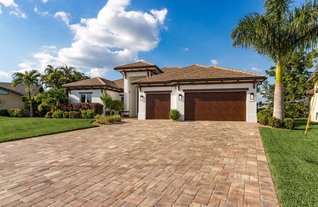 Newer Construction Villa, Modern Furnished, Huge Pool&Lanai, Gulf Access, WiFi